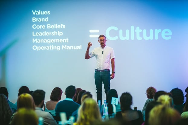 Muchos factores diferentes componen la cultura de empresa